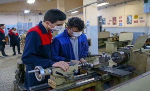 İş dünyası açıkladı: İzmir kadar ara elemana ihtiyacı olan başka bir şehir daha yok Türkiye’deki tüm sanayi sektörlerinde ara eleman açığı önemli bir sorun