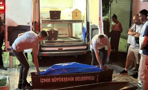 İzmir’de, bir gün önce anneleri Gönül Uğraş ve 2 kardeşiyle