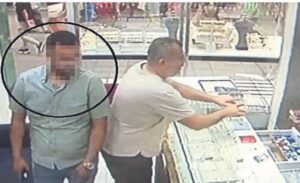 İzmir’de kuyumcuları radarına alan dolandırıcılar, genellikle tecrübesiz çalışanları tuzağa düşürerek