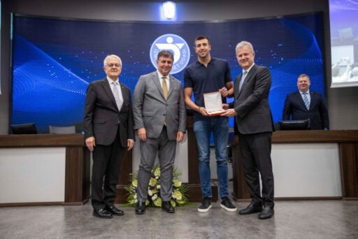 İzmir Büyükşehir Belediye Başkanı Dr. Cemil Tugay, konuğu olduğu İzmir