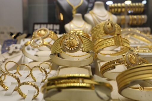 İzmir’de kuyumcuları radarına alan dolandırıcılar, genellikle tecrübesiz çalışanları tuzağa düşürerek