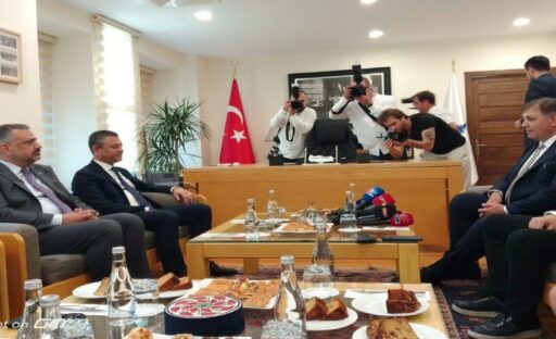 CHP Genel Başkanı Özgür Özel İzmir programı kapsamında ardından İzmir