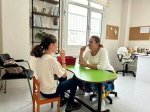 Çiğli Belediyesi, konuşma bozukluğu ve zorluğu yaşayan vatandaşlara destek olmak