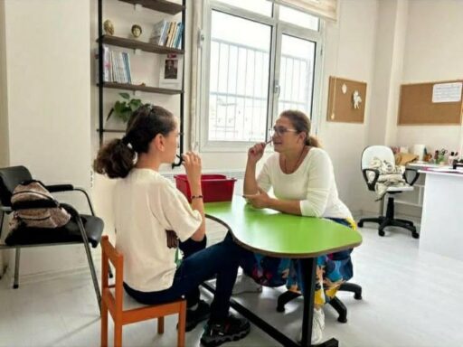 Çiğli Belediyesi, konuşma bozukluğu ve zorluğu yaşayan vatandaşlara destek olmak