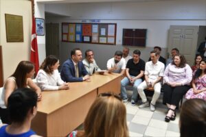 Kaliteli ve ücretsiz eğitimi herkese ulaştırmak için, Bornova Belediyesi Gençlik