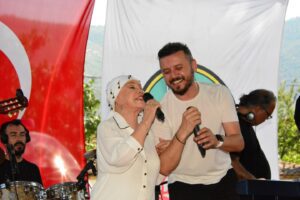 Ödemiş Belediyesi tarafından organize edilen Davut Dede Şenliği yoğun ilgi