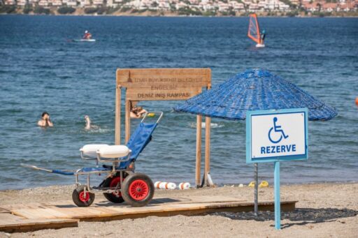 İzmir’in engelli dostu plajları İzmir Büyükşehir Belediyesi Engelsizmir Şube Müdürlüğü, engelli bireylerin eşit ve