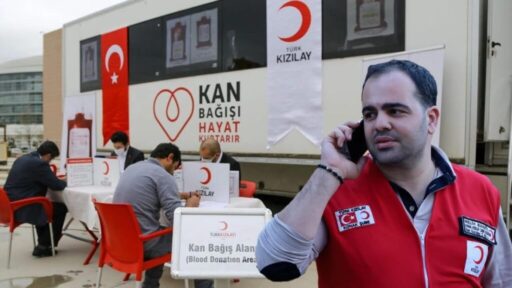 KIZILAY KONAK BAŞKANI’NDAN ACİL KAN BAĞIŞI ÇAĞIRISI!.. Türk Kızılay Konak Şube Başkanı Melih Bingöl, yaz tatiliyle azalan