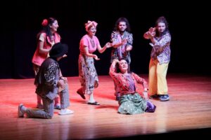 Karşıyaka’da tiyatronun yeni yıldızları yetişecek Kültür sanat etkinliklerini yaz döneminde de sürdüren Karşıyaka Belediyesi, tiyatro