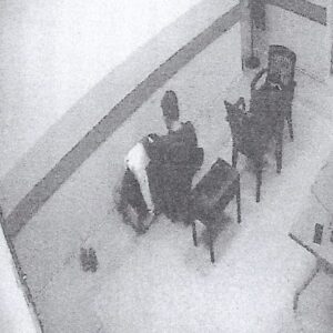 İzmir Göztepe Misak-ı Milli Ortaokulu’nda, okul müdürü B.A.’nın okula getirdiği