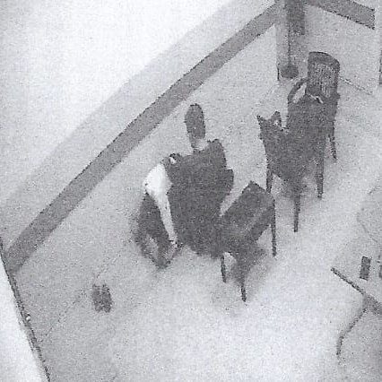 İzmir Göztepe Misak-ı Milli Ortaokulu’nda, okul müdürü B.A.’nın okula getirdiği