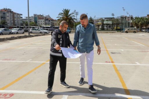 Şirinyer Pazar Yeri geçici yerine taşınıyor Buca’da devam eden metro çalışmaları nedeniyle Şirinyer’de kurulan pazar yeri,