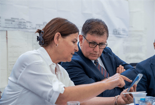 Foça'da düzenlenen koordinasyon toplantısında konuşan İzmir Büyükşehir Belediye Başkanı Dr.