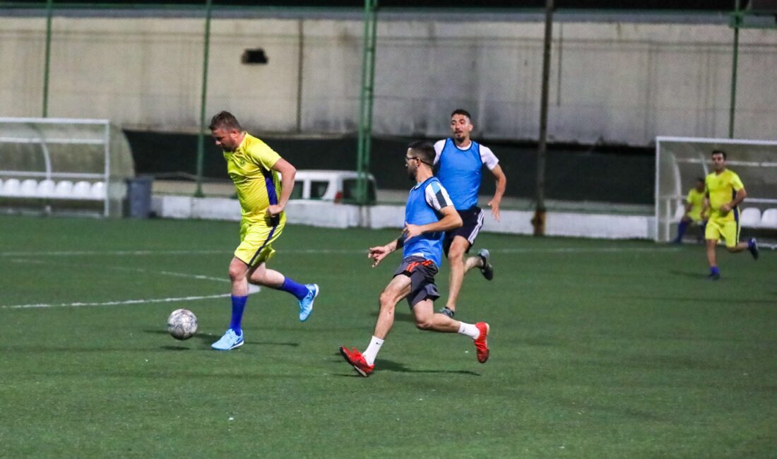 Buca Belediye Başkanı Görkem Duman, gençlere verdiği sözü tutarak futbol