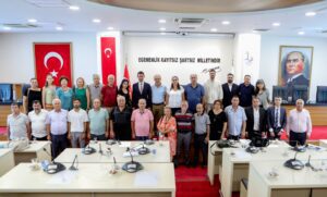 Bayraklı Belediye Başkanı İrfan Önal, 24 mahalle muhtarıyla bir araya