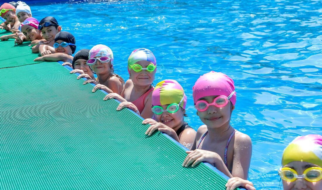 Bayraklı Belediyesinin, "Haydi çocuklar yüzmeye" sloganıyla bu yıl iki noktada