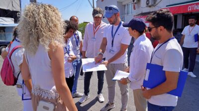 İzmir Büyükşehir Belediyesi’nin kentin hizmet bekleyen mahallelerinde sorunları yerinde tespit