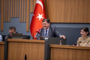 İzmir Büyükşehir Belediye Başkanı Dr. Cemil Tugay, temmuz ayı meclis