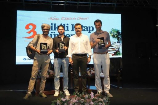 Dikili 75. Yıl Parkı’nda gerçekleşen program kapsamında CHP Ankara Milletvekili