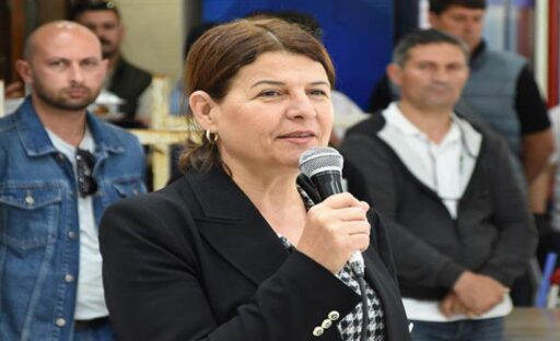 Foça Belediye Başkanı Saniye Bora Fıçı, kuzenini belediyeye işe aldı.