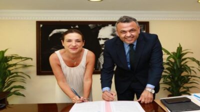 İzmir Büyükşehir Belediyesi tarafından damacana olarak üretilen İzmir Su, imzalanan