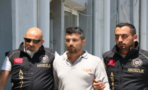 İzmir'de sağanak yağış sırasında elektrik akımına kapılan 2 kişinin ölümüyle