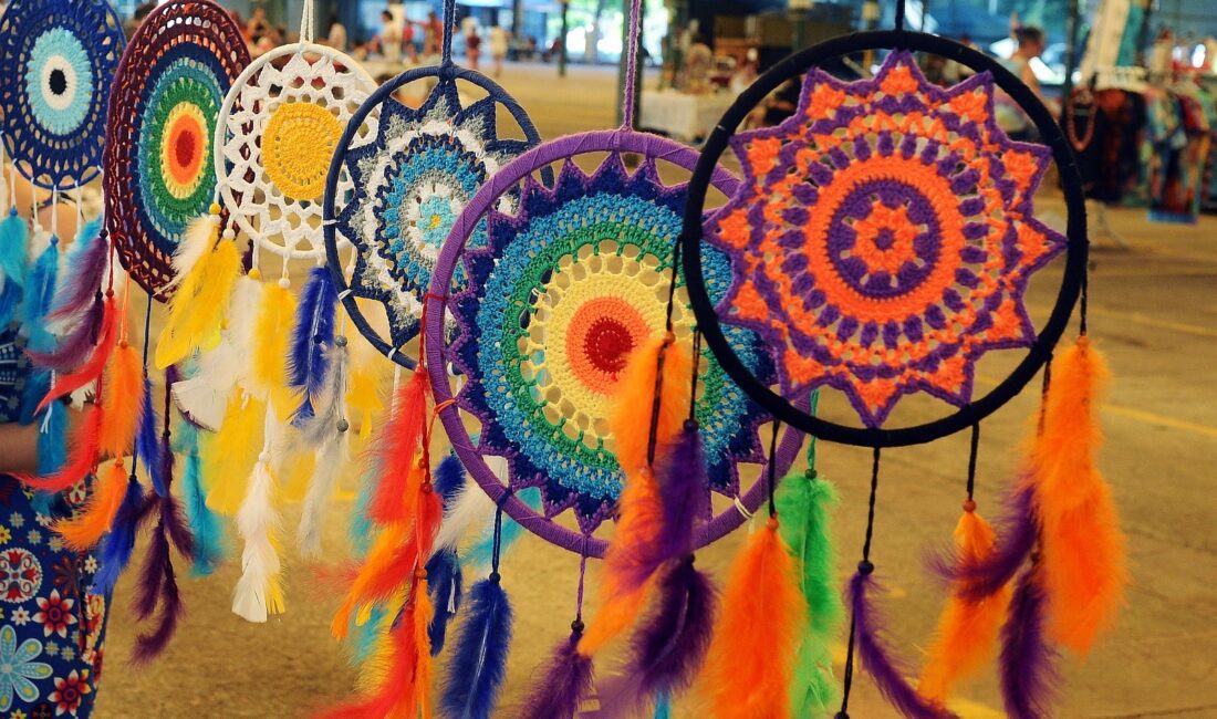 Yaz aylarında düzenlediği açık hava etkinlikleriyle kent hayatını renklendiren Karşıyaka