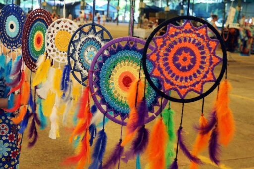 Yaz aylarında düzenlediği açık hava etkinlikleriyle kent hayatını renklendiren Karşıyaka