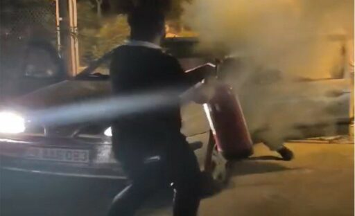 İZMİR'de Mustafa Karanlıkbulut (19), kız arkadaşının ailesi tarafından otomobille önü