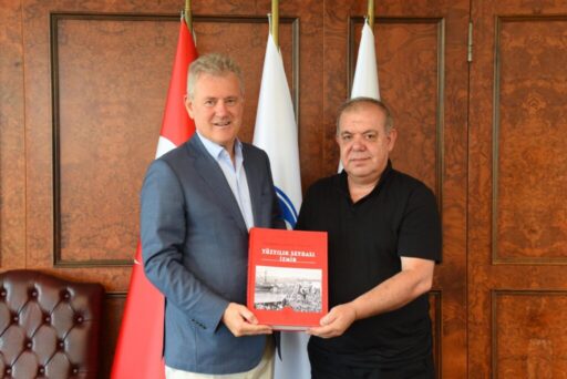 İzto’dan “Yüzyılın Sevdası İzmir” okuyucuyla buluştu İzmir Ticaret Odası, bir asırı geride bırakan Türkiye Cumhuriyeti tarihinde