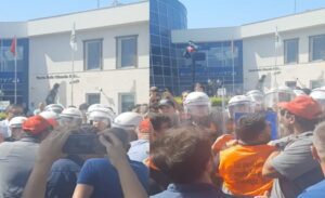 Menemen Belediyesi Temmuz ayı olağan meclis toplantısı öncesinde işten çıkarılan