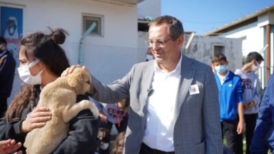 Sokak hayvanlarına yönelik yasanın geri çekilmesini isteyen Ayvalık Belediye Başkanı
Mesut