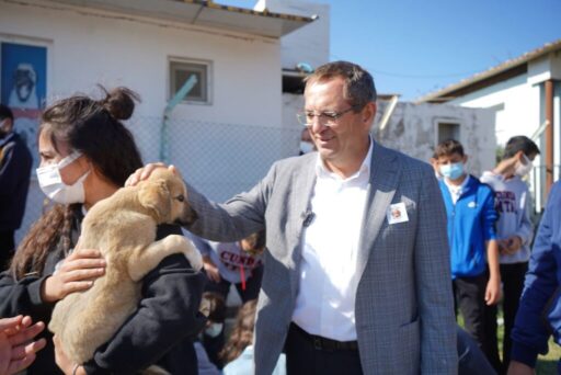 Sokak hayvanlarına yönelik yasanın geri çekilmesini isteyen Ayvalık Belediye Başkanı
Mesut