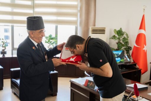 İzmir Muharip Gaziler Derneği Başkanı Orhan Aydın ve beraberindekigazilerin Balçova