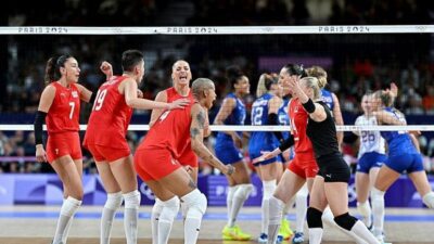 Filenin Sultanları setlerde 2-0 geriyi düştüğü maçta rakibini 3-2 mağlup