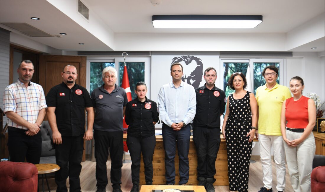 Bornova Belediye Başkanı Ömer Eşki, Bornova Arama Kurtarma Derneği (BORAK)