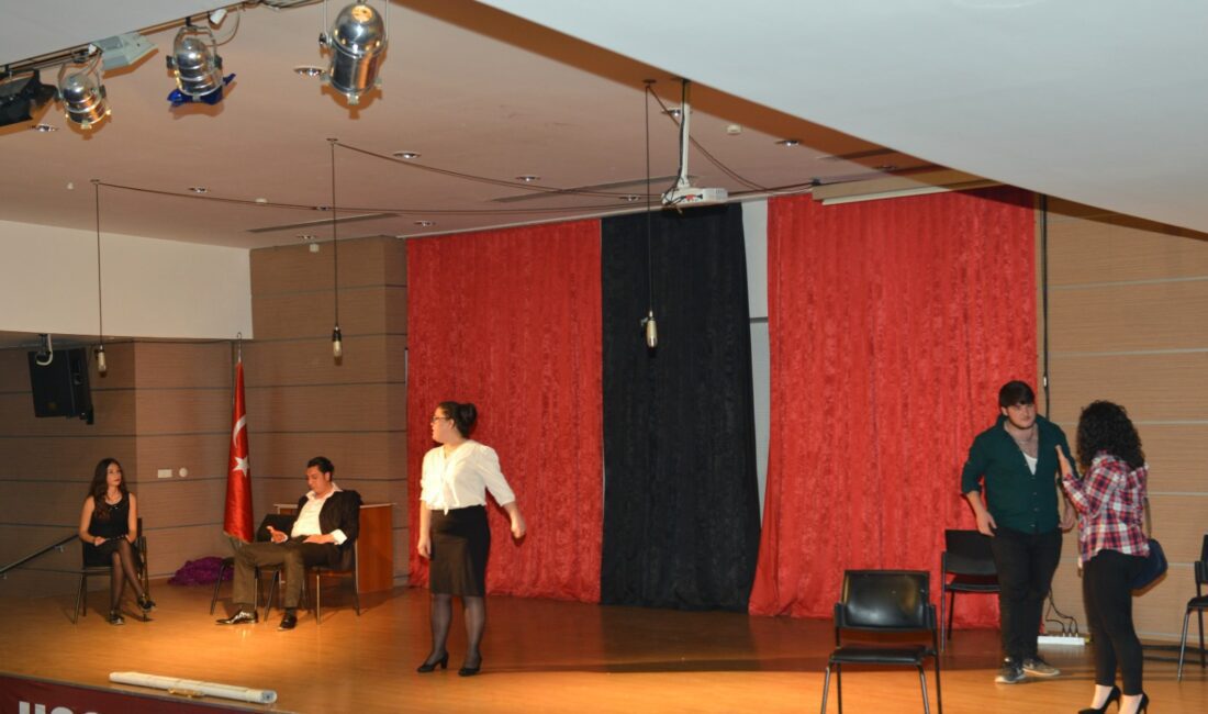 Çiğli Belediyesi’nin açacağı ücretsiz Doğaçlama Tiyatro Kursu ön kayıtları devam