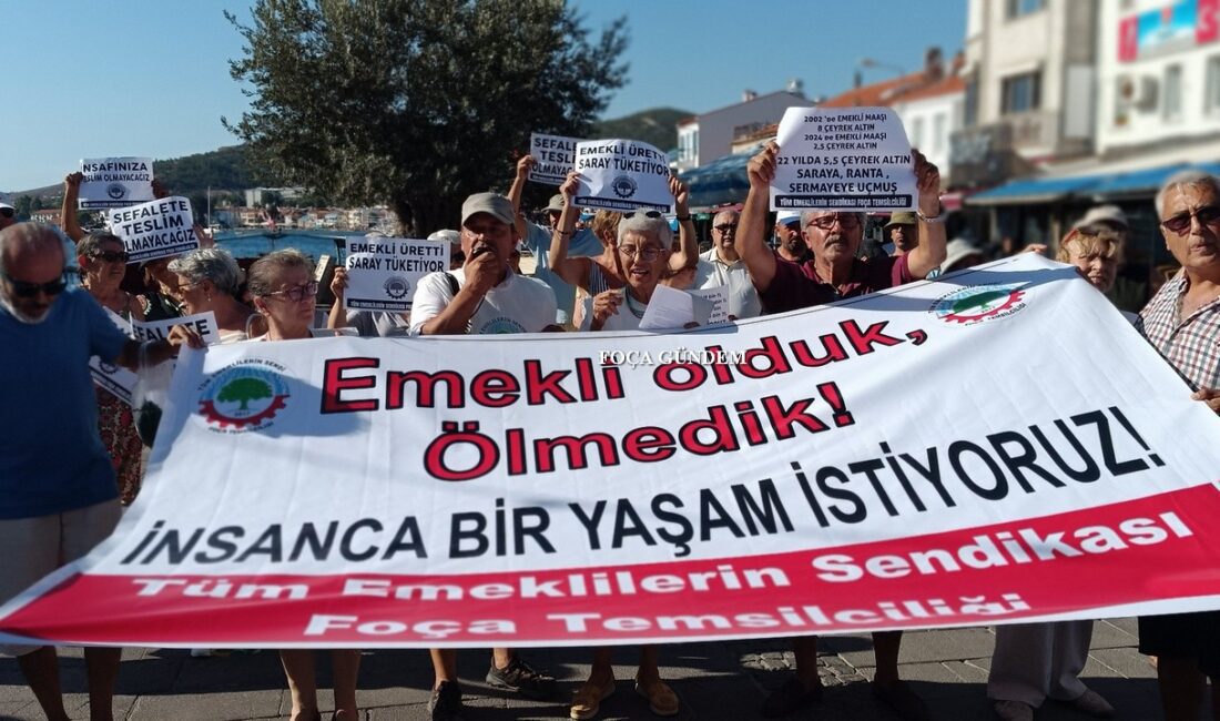 İzmir’in Foça İlçesi’nde Emekliler maaşları ve maaş zamlarını protesto için