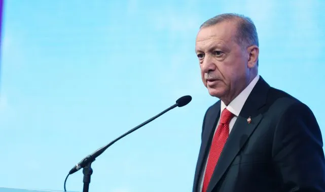 Erdoğan’dan muhalefete gönderme: Ekmekten suya her şeye zam! AK Parti Yerel Yönetimler İstişare ve Değerlendirme Toplantısı’nda konuşan Cumhurbaşkanı