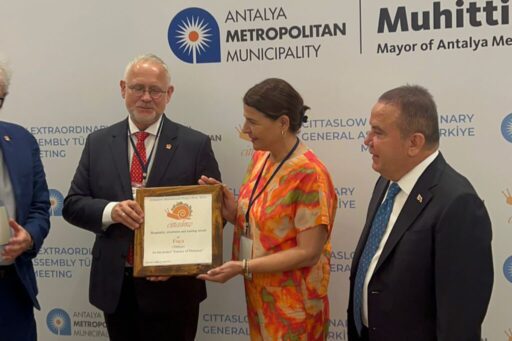 Cittaslow Birliği Uluslararası Proje Yarışmasının ‘‘Misafirperverlik, Farkındalık ve Eğitim
Ödülü’’nü Foça