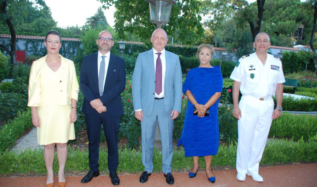 İzmir'de, Fransa Büyükelçisi Isabelle Dumont, Fransa İstanbul Başkonsolosu Oliver Gauvin,