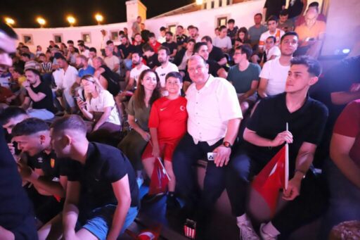 Milli Maç Heyecanı Dev Ekranda Menderes’te Menderes Belediye Başkanı İlkay Çiçek, tüm Mendereslileri A Milli Futbol