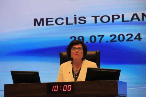 EBSO Başkanvekili Işın Yılmaz, meclis konuşmasında ihracatçıların sorunlarının devam ettiğine