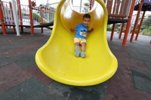 Karşıyaka’da parklar yenileniyor, yeşil doku güçleniyor Başkan Yıldız Ünsal’ın ‘daha yeşil ve yaşanabilir bir kent’ vizyonuyla