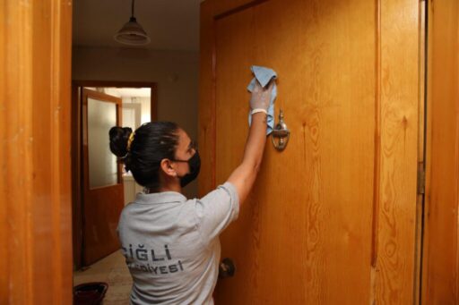 Çiğli Belediyesi, ilçede yaşayan yaşlı, kimsesiz, bakıma muhtaç ve engelli