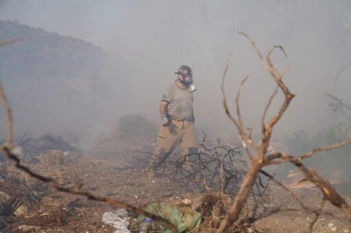 İzmir'in Urla ilçesinde öğle saatlerinde başlayan orman yangınını kontrol altına
