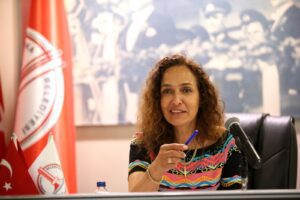 Hedef Tertemiz Karşıyaka sloganıyla ilçe genelinde temizlik kampanyası başlatan ve