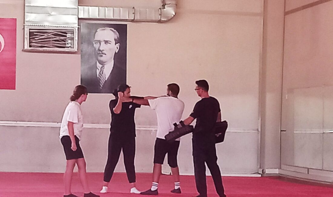 Çiğli Belediyesi’nden Öz Savunma Eğitimi Çiğli Belediyesi tarafından düzenlenen, 14 yaş ve üzeri vatandaşlara yönelik,