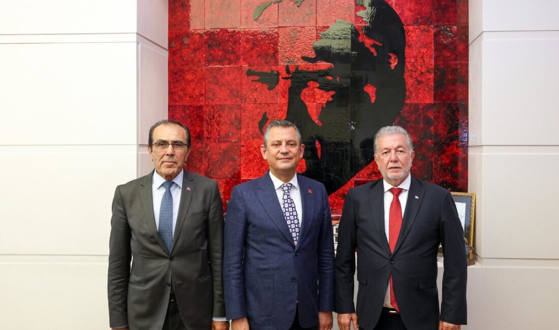 İESOB Başkanı Yalçın Ata, Ankara'da Cumhuriyet Halk Partisi (CHP) Genel
Başkanı