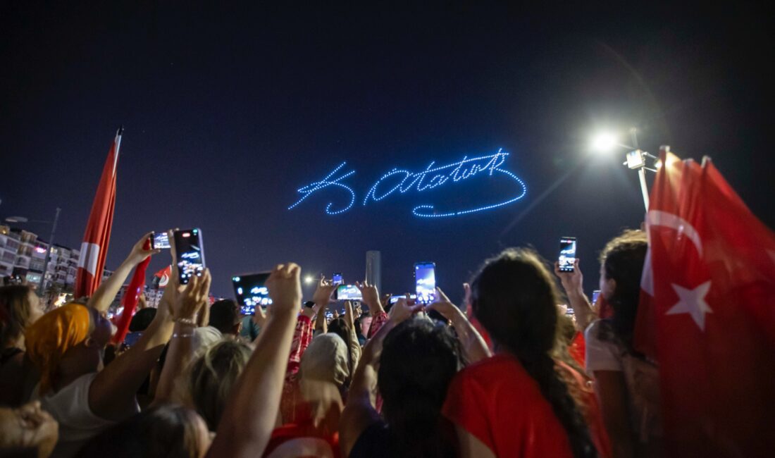 30 Ağustos Zafer Bayramı kutlamaları, İzmir’de unutulmayacak anlara sahne oldu.